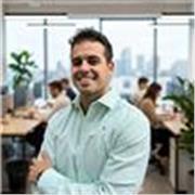 +7 años de experiencia en SEO y marketing digital y +3 años como profesor en diferentes masters de posicionamiento web. 