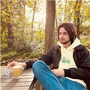 Innovativer Klavierlehrer mit Leidenschaft und Kreativität