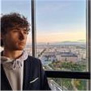 Soy estudiante de redes, siempre se me han dado bien las matemáticas química y física.
