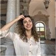 Docente in ambito universitario, con 5 anni di insegnamento alle spalle, offro lezioni di italiano online.