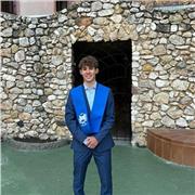 Soy un estudiante del doble grado de de Ingeniería aeroespacial y telecomunicaciones. Doy clases de matemáticas y física nivel ESO y bachillerato