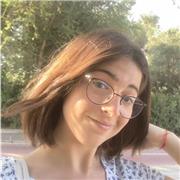 Me adapto a la capacidad de cada alumno, partiendo de sus conocimientos previos e inculcando un buen hábito de estudio basado en la motivación.