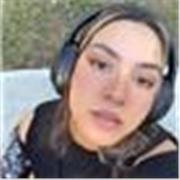 Profesora de Arte contemporáneo y postinternet entre otras