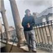 Profesor de matemáticas para alumnos de la ESO o primaria.