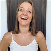 Offro lezioni private a bambini delle scuole elementari e media. Adotto metodi di apprendimento diversi a seconda delle necessità.