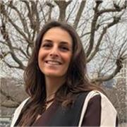 Madrelingua italiana, diploma di liceo classico e laurea in giurisprudenza, disponibile per lezioni di italiano online.