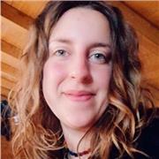 Insegnante di lettere e filosofia con esperienza decennale impartisce lezioni per bambini elementari e medie (tutte materie) e superiori umanistiche