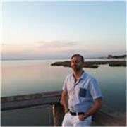 Docente di lingue offre lezioni di lingua straniera e materie umanistiche