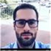 Istruttore fitness offre lezioni/sedute di allenamenti personalizzati