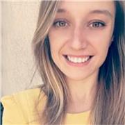 Francesa nativa viviendo en España. Imparte clases de todo nivel presencial
