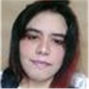 Se dan clases de artes plásticas, dibujo, pintura y teatral