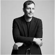 Offro lezioni di italiano per persone di qualunque età. Devono solo aver voglia di imparare. Al resto ci penso io.