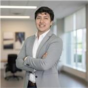 Maestro de Inglés con experiencia en clases en línea a niños y adultos, enfocado en producción oral y pronunciación