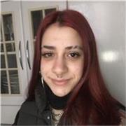 Profesora de Inglés imparte clases a niños y niñas de todas las edades