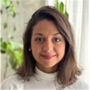 Profesora de creación y diseño de productos y servicios