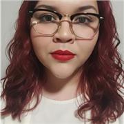 Profesora imparte clases de matemáticas para niños de todas las edades