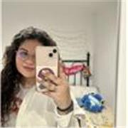 Soy una chica con ganas de enseñar todo lo aprendido en la carrera, estoy terminando el Grado en Finanzas y contabilidad 