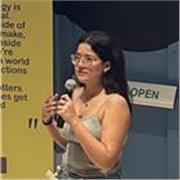 Pianista y Violinista Profesional con título de conservatorio profesional de ambos en especialidad de composición.