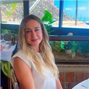 Licenciada en matemáticas y profesora de de secundaria y bachillerato durante 10 años.