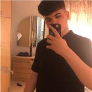 Chico joven nacido en España para dar clases de Español a extranjeros