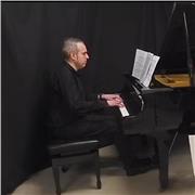 Profesor de piano titulado por el Conservatorio Superior de Música de Oviedo, con amplia experiencia docente. Pianista acompañante para pruebas de acceso, conciertos y audiciones