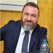 Il mio punto di forza è la capacità di ascolto e di entrare in sintonia con l'allievo come docente