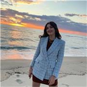 Laureanda magistrale in lingue e letterature inglese e francese impartisce lezioni sia di lingua che di letteratura inglese e fran