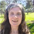 Profesora online de inteligencia emocional para adultos, titulada como terapeuta humanista integrativa.