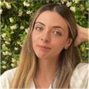 Laureanda in marketing e comunicazione di impresa fornisce lezioni di italiano per stranieri. Disponibile anche per altre materie