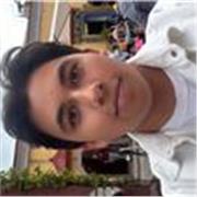 Maestro de inglés con habilidades de enseñanza virtual, paciente y creativo con experiencia infantil