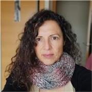 Licenciada en Filología Inglesa y con posgrado en Traducción