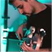 Compositor cinematográfico y Bajista Eléctrico