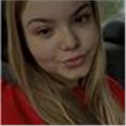 Chica joven estudiante de filología inglesa da clases de inglés para todas las edades y francés hasta nivel B1