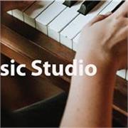 Music theory and beginner Piano, experienced musician