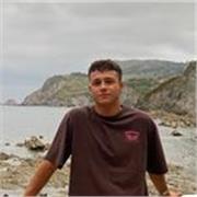 Profesor de geografía e historia apto para diferentes niveles y edades.