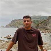 Profesor de geografía e historia apto para diferentes niveles y edades.