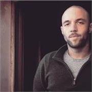 Soy profesor de español para extranjeros desde hace aproximadamente siete años. Además, enseño otros idiomas, aunque no estoy titu