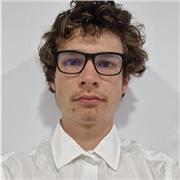 Jeune professeur en ligne dynamique pour toutes matières