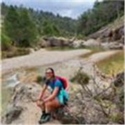 Profesora de biología sería y responsable. Amante de la naturaleza 