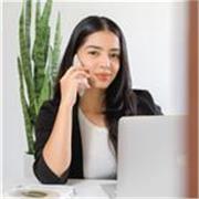 Profesora de español imparte clases a todas las edades