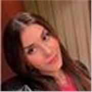 Profesora imparte repaso y apoyo en la etapa de educación primaria