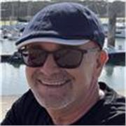 Profesor de Administración de empresas apto para todos los niveles.