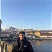 Profesor de ingeniería apto para dar clase y hacer más fácil la carrera 