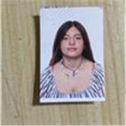 Chica simpática y alegre  con estudios e idiomas 