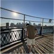 Profesor de inglés y matemáticas ofrece clases particulares online para niños de primaria.