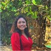 Maestra frente a grupo de nivel básico, medio superior y superior, presencial y en línea