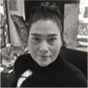 Soy artista multidisciplinaria formada en Bellas Artes, Cine y Audiovisuales y máster en Animación 3D.