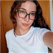 Estudiante del grado en Economía capacitada para enseñanza de primeros cursos de la carrera así como Bachillerato.