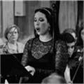 Profesora de canto lírico y violín de todos los niveles