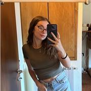 Ciao! Sono Camilla ho 25 anni e offro aiuto compiti per elementari/medie.